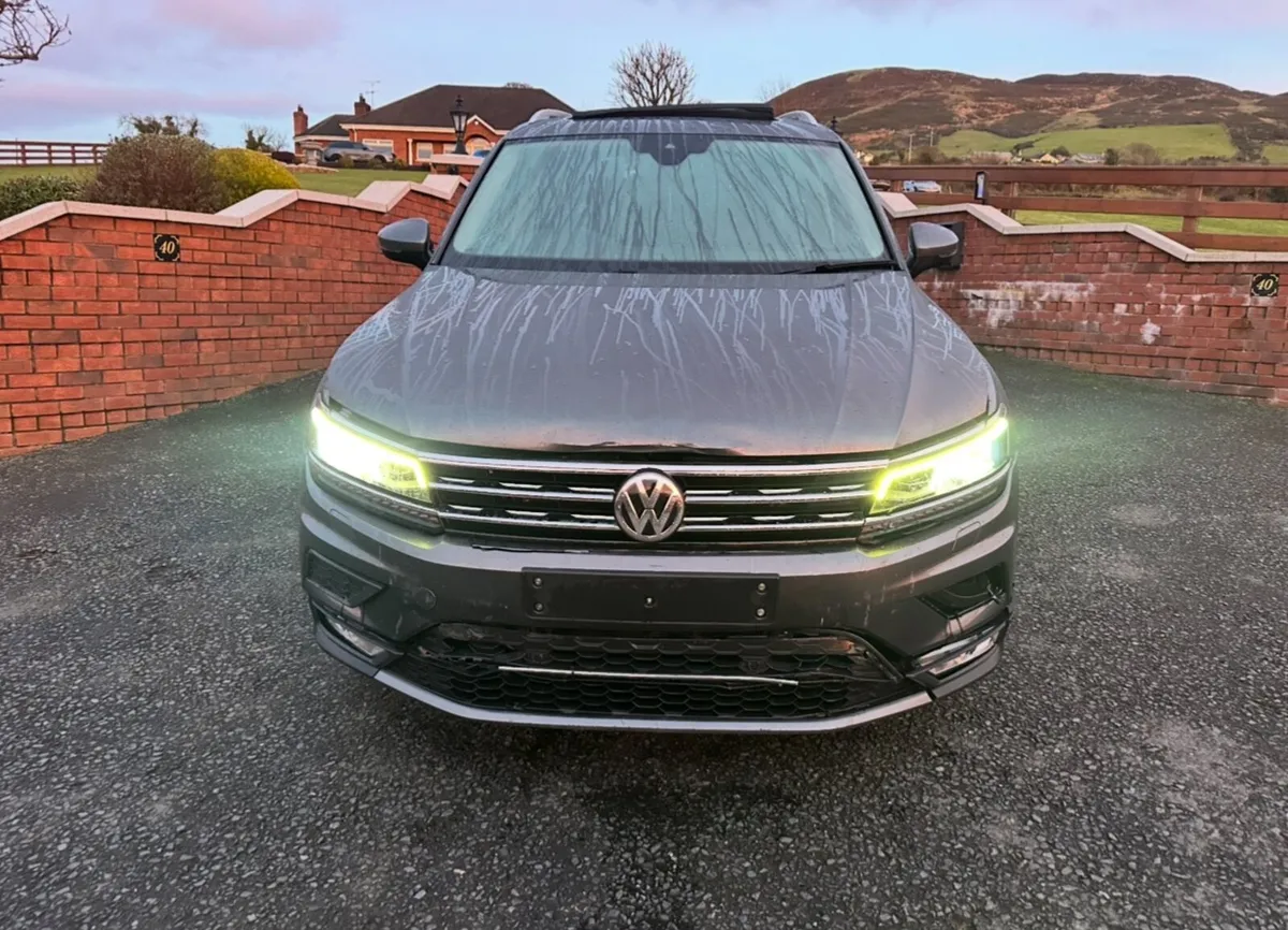 2017 Volkswagen Tiguan SEL - Image 3