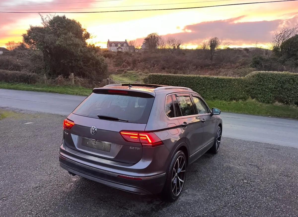 2017 Volkswagen Tiguan SEL - Image 4