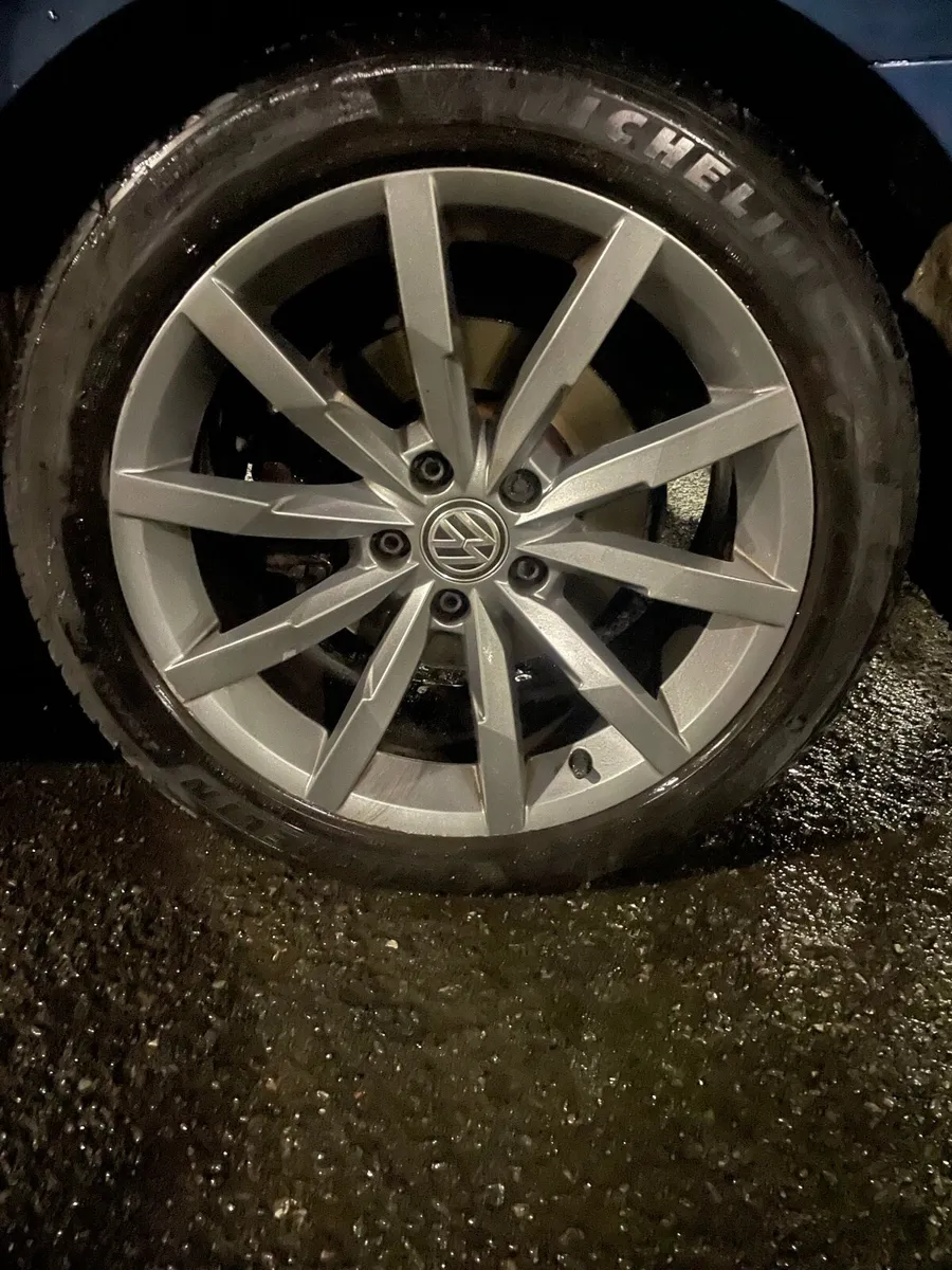 VW Passat 18in rims original - Image 1