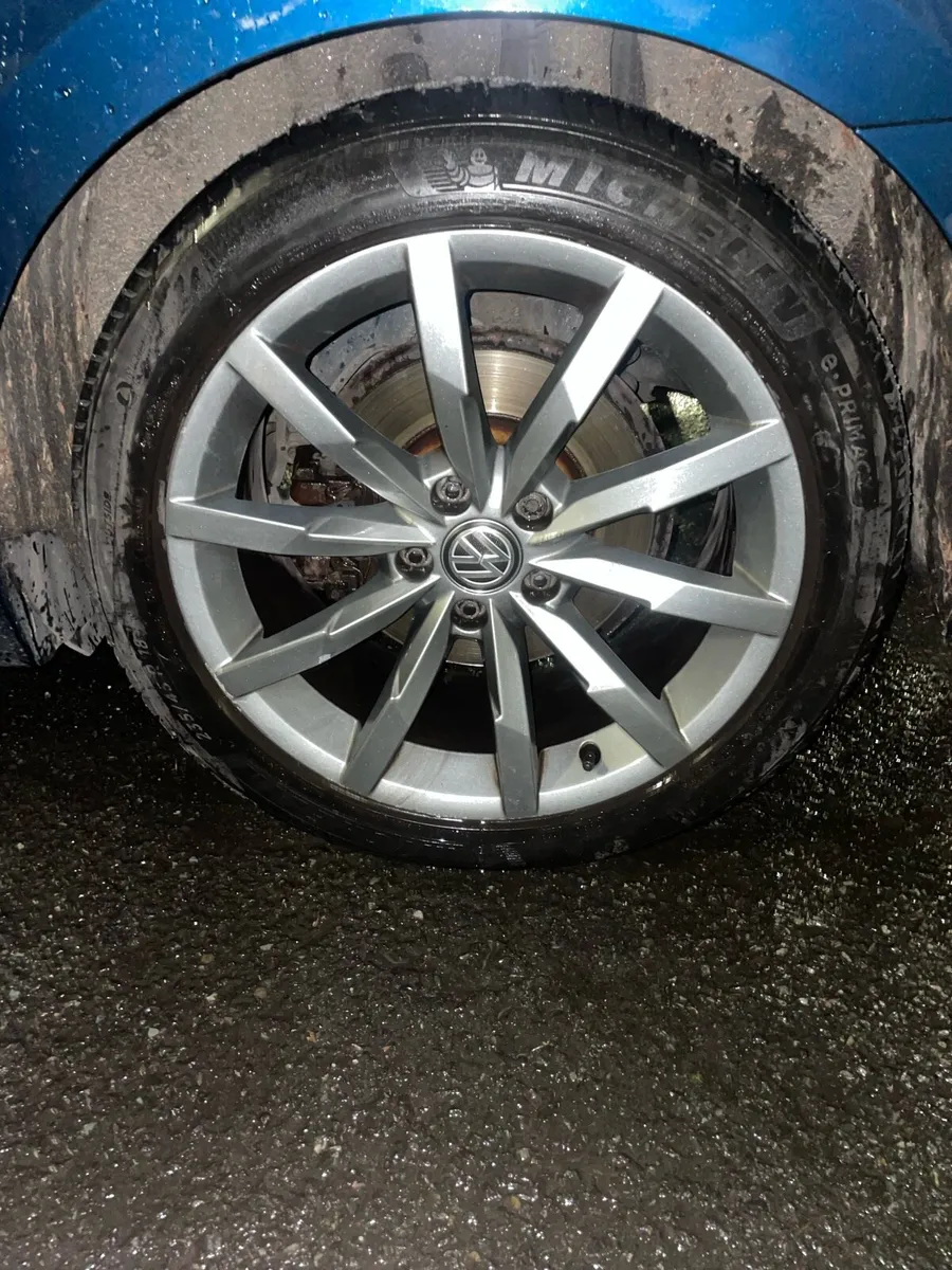 VW Passat 18in rims original - Image 2