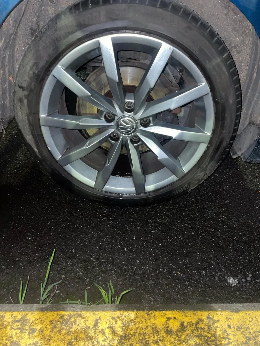 VW Passat 18in rims original - Image 4