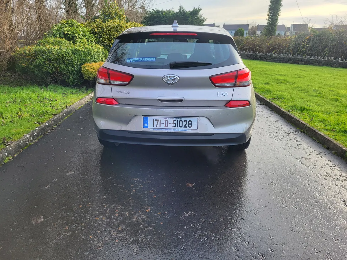 Hyundai i30  petrol   Deluxe  2017 - Image 4