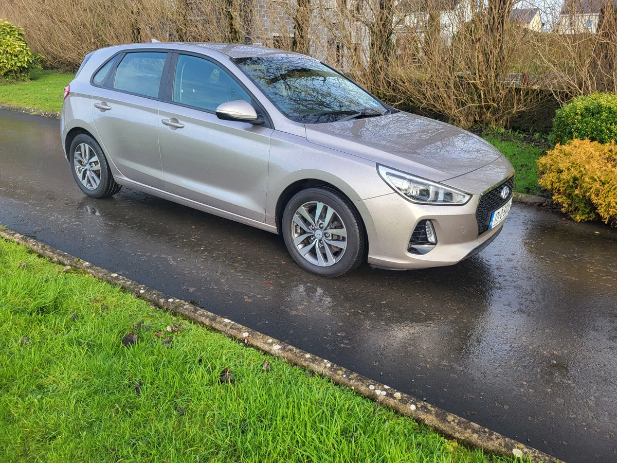 Hyundai i30  petrol   Deluxe  2017 - Image 1