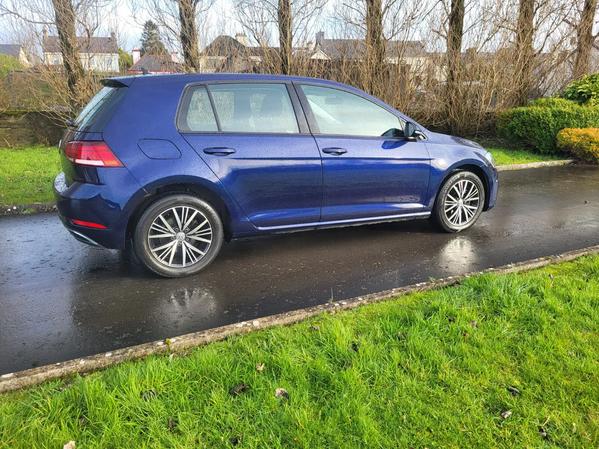Volkswagen Golf 1.6 TDI   2018 - Image 2
