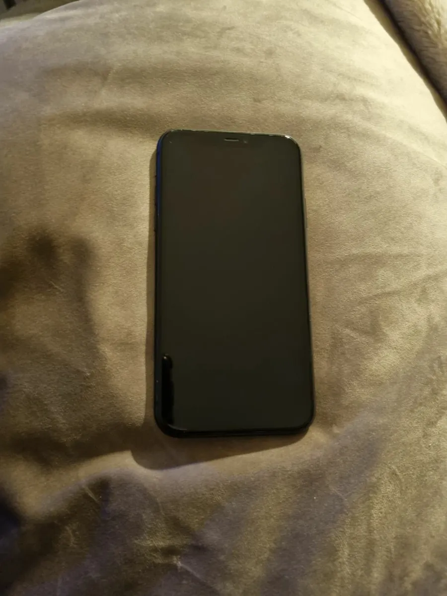 I phone 11 - Image 1