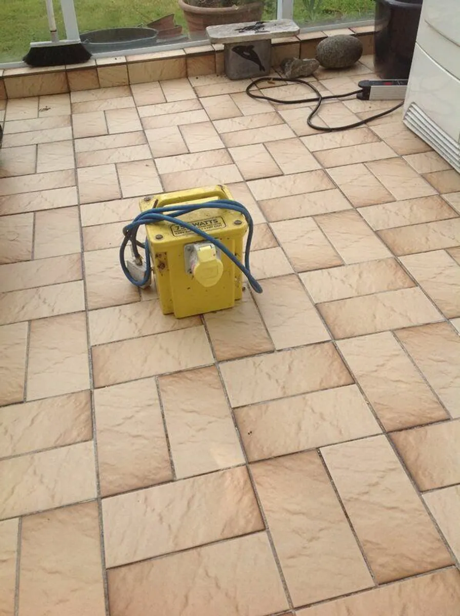 Electrical transformer for power tools. - Image 1