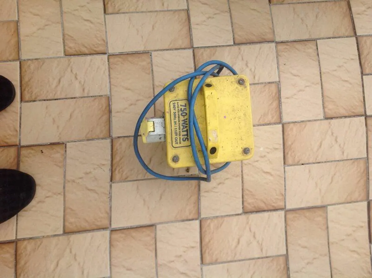 Electrical transformer for power tools. - Image 2