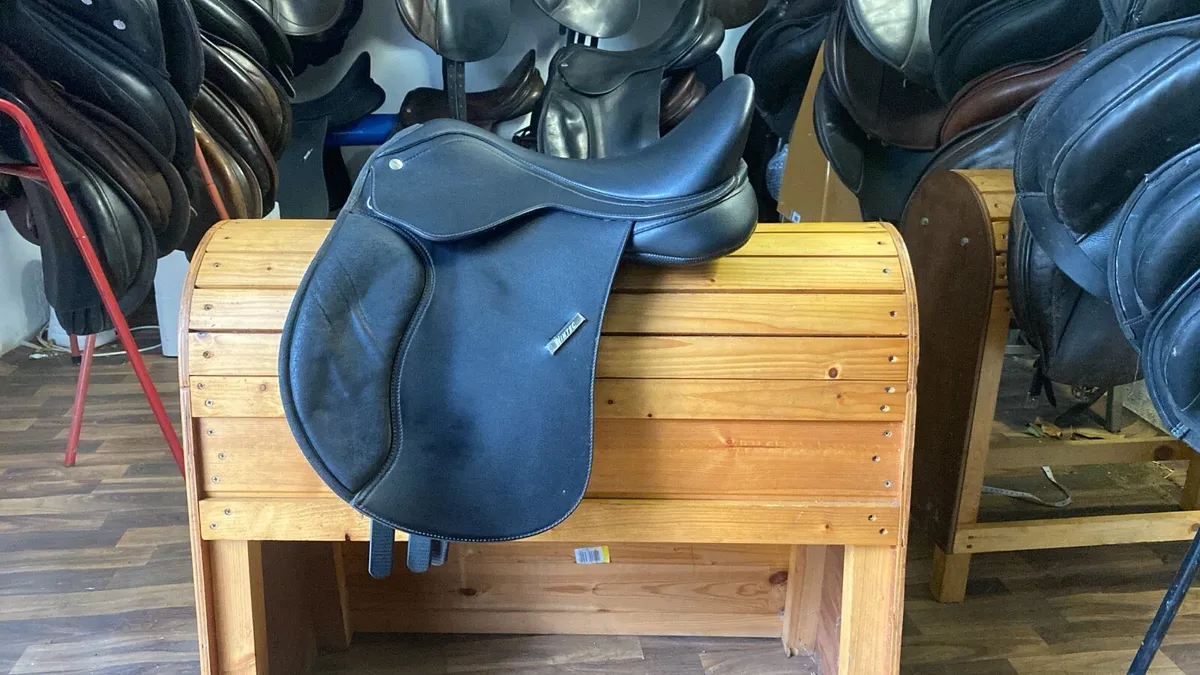 Wintec 500 16” adjustable saddle - Image 1