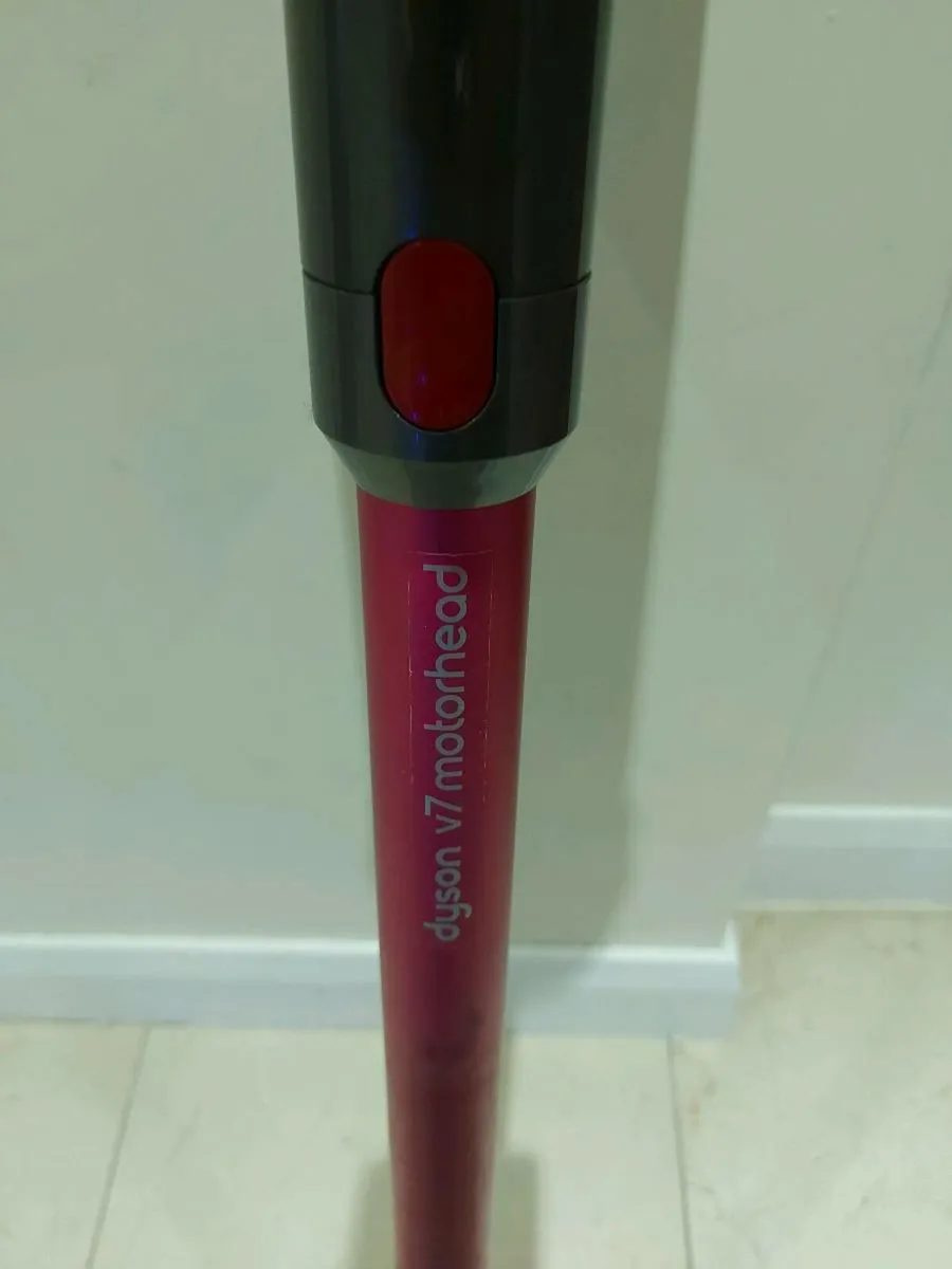 Dyson v7 - Image 2