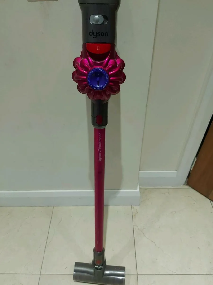 Dyson v7 - Image 1