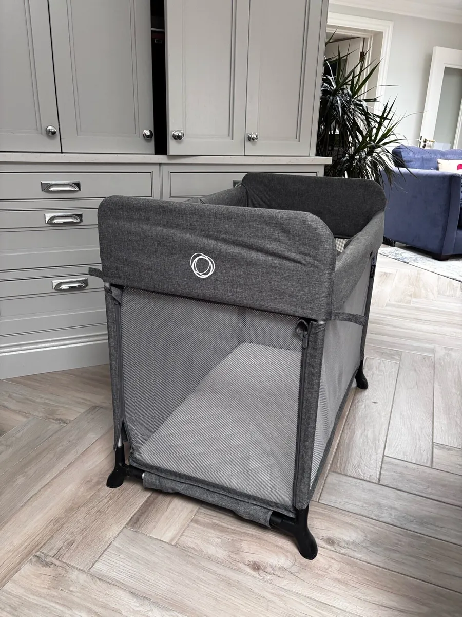 Bugaboo Stardust Travel Cot Grey - Image 3