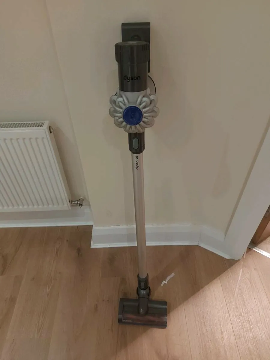 Dyson v6 - Image 1