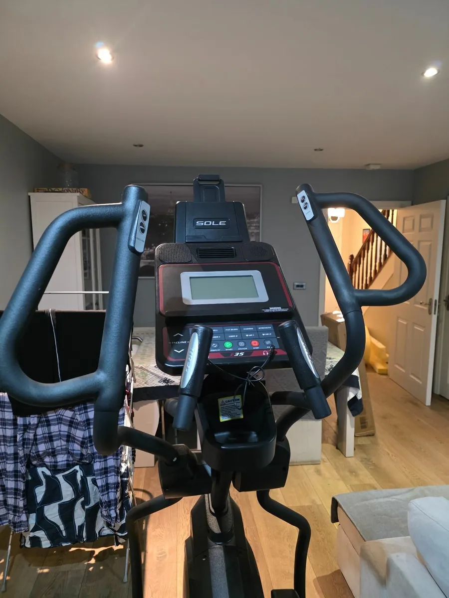 Elliptical Trainer Sole E35 - Image 1