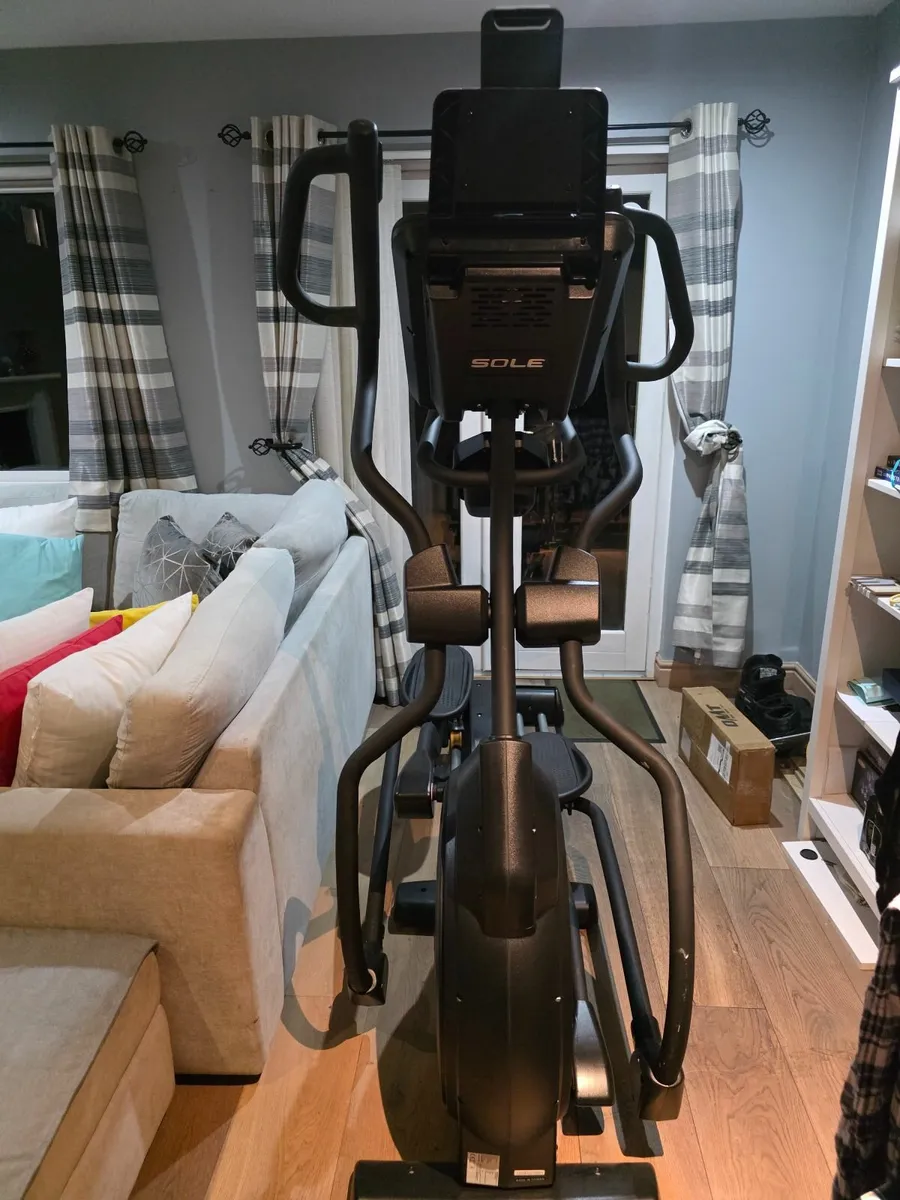Elliptical Trainer Sole E35 - Image 3