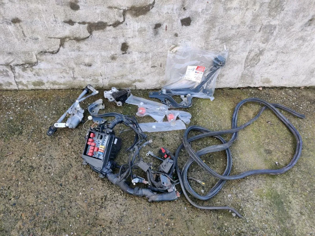 Fiat 500 parts - Image 2