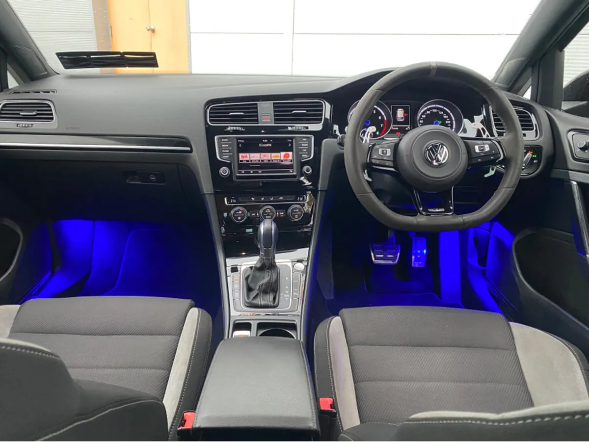 Volkswagen Golf 2.0 TSI R 300PS 5DR AUTO - Image 3