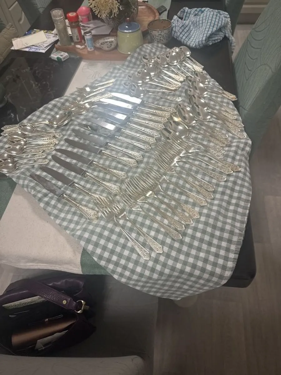 Newbridge silver cutlery 72 pieces - Image 1