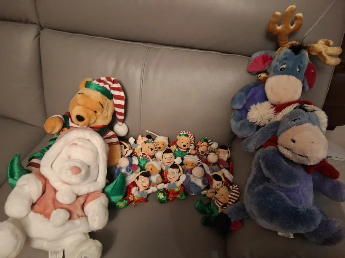 Collection of disney characters for christmas - Image 1