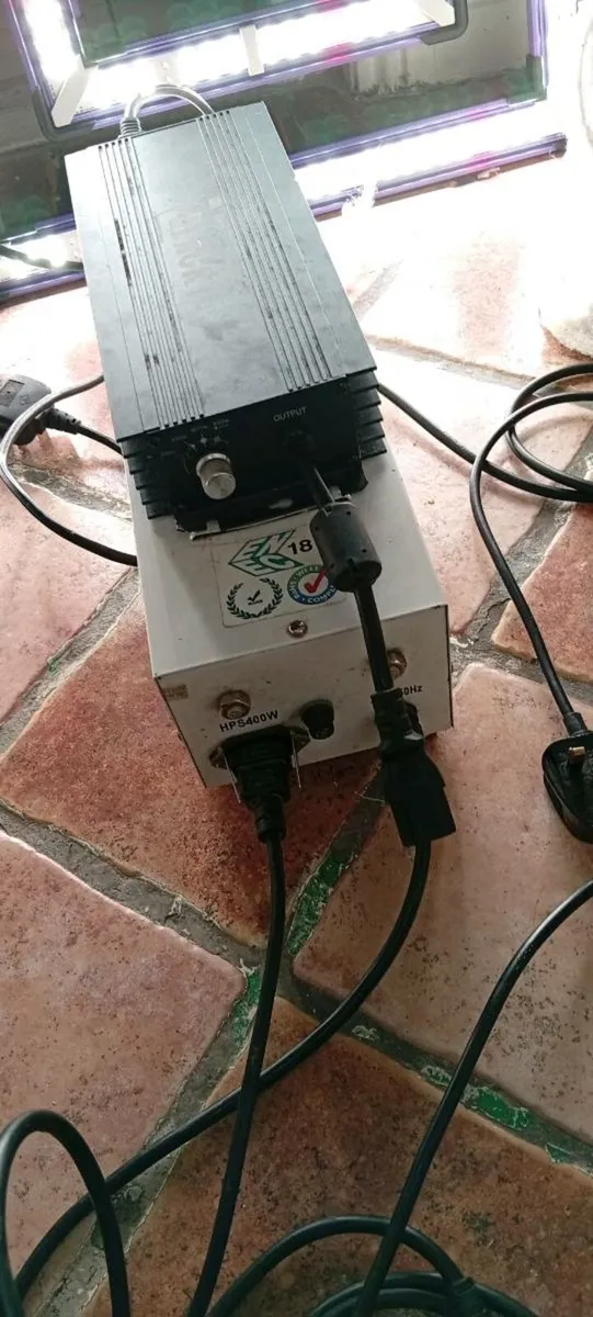 2 grow lights , carbon filter, - Image 2