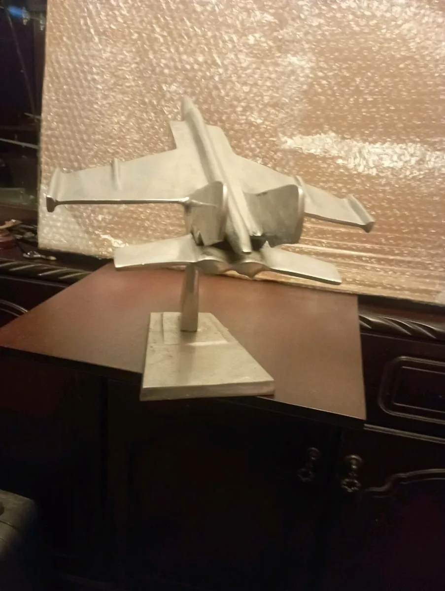MADE HAND  MIKOYAN -GUREVICH MIG-25 FIGHTER JET. - Image 4