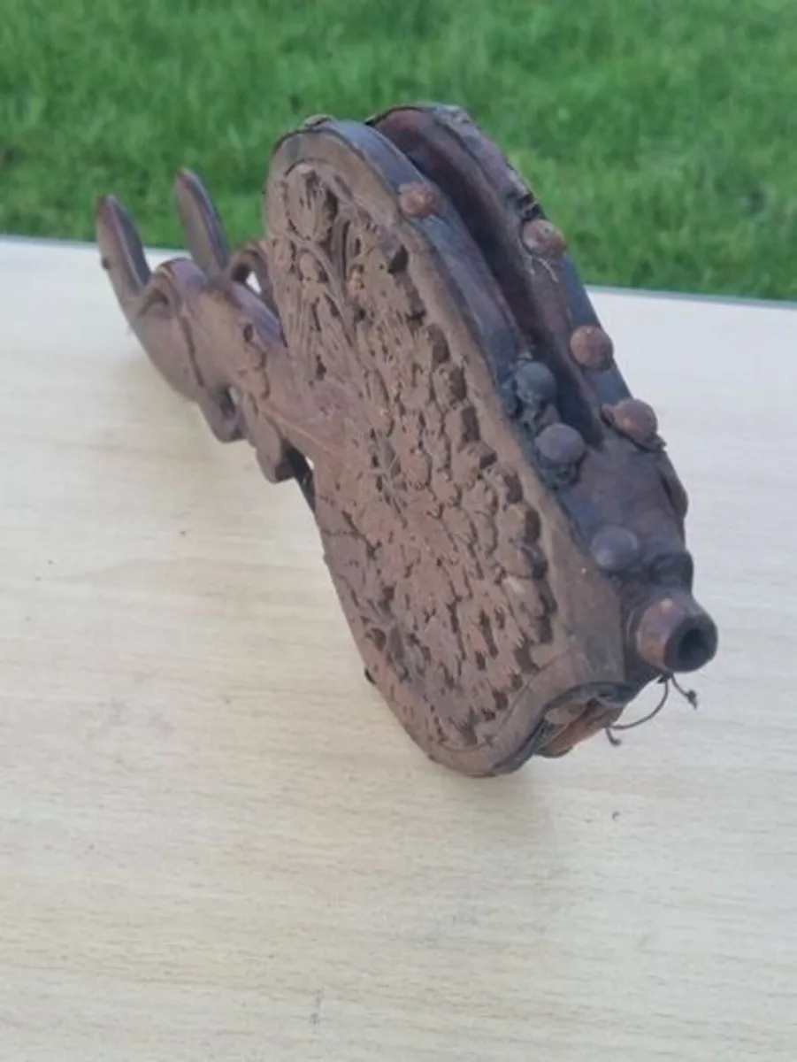 Vintage wooden ornately carved fireplace blower - Image 3
