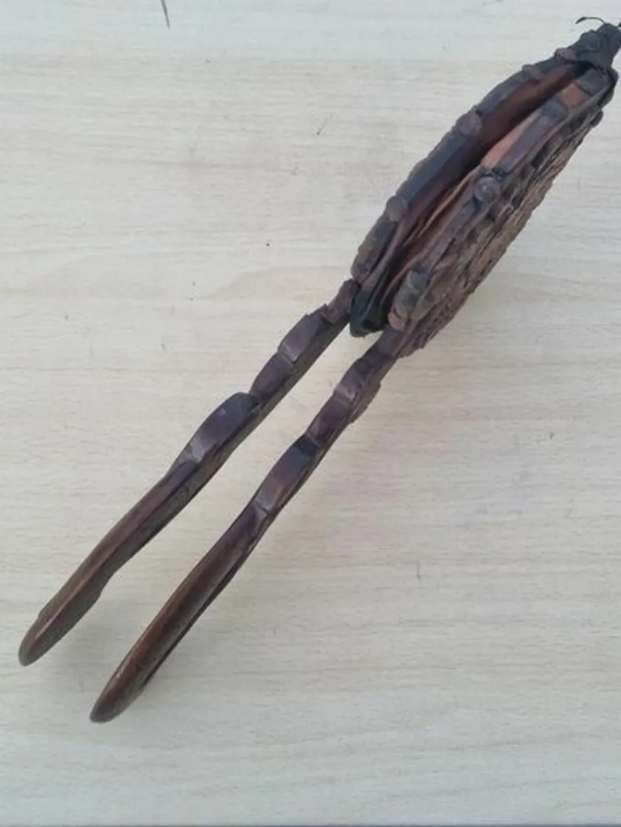 Vintage wooden ornately carved fireplace blower - Image 4