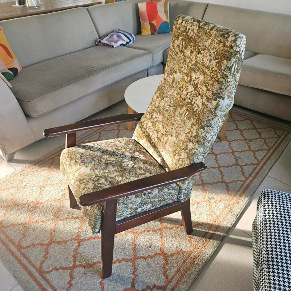 Vintage fireside chair - Image 4