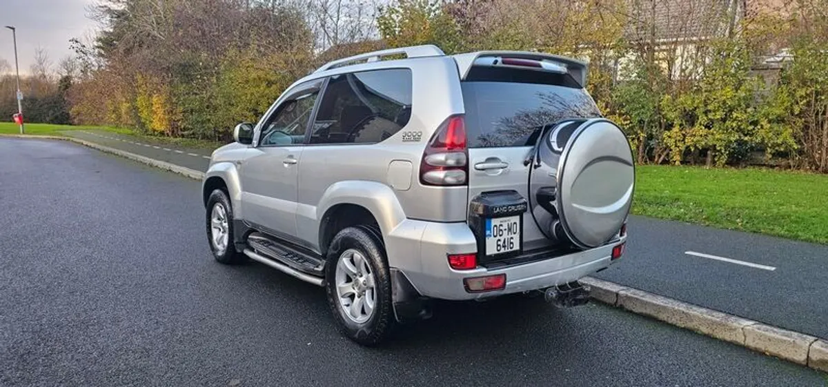 2006 Toyota Land Cruiser - Image 1