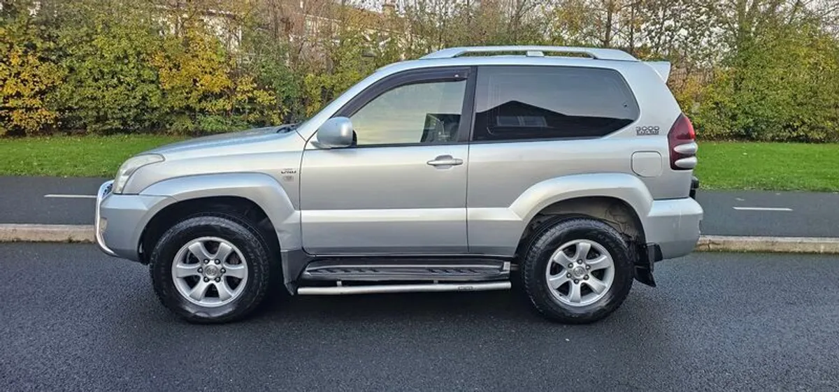 2006 Toyota Land Cruiser - Image 2