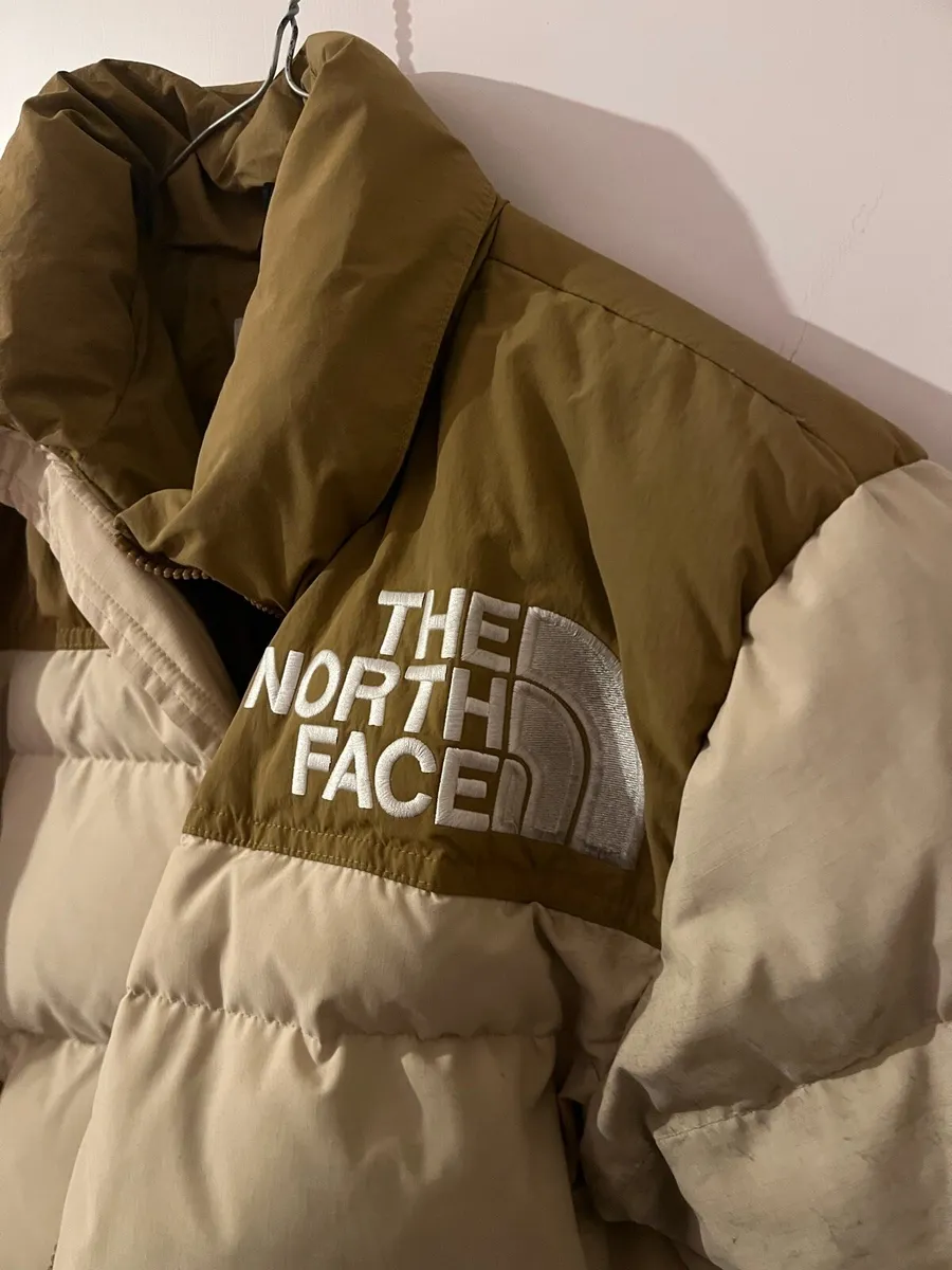 North Face Alaska puffer jacket in beige and khaki - Image 1