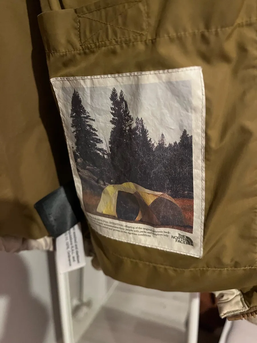 North Face Alaska puffer jacket in beige and khaki - Image 4