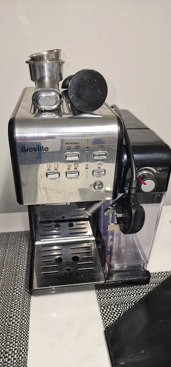 Breveille coffee maker and coffee bean grinder - Image 1