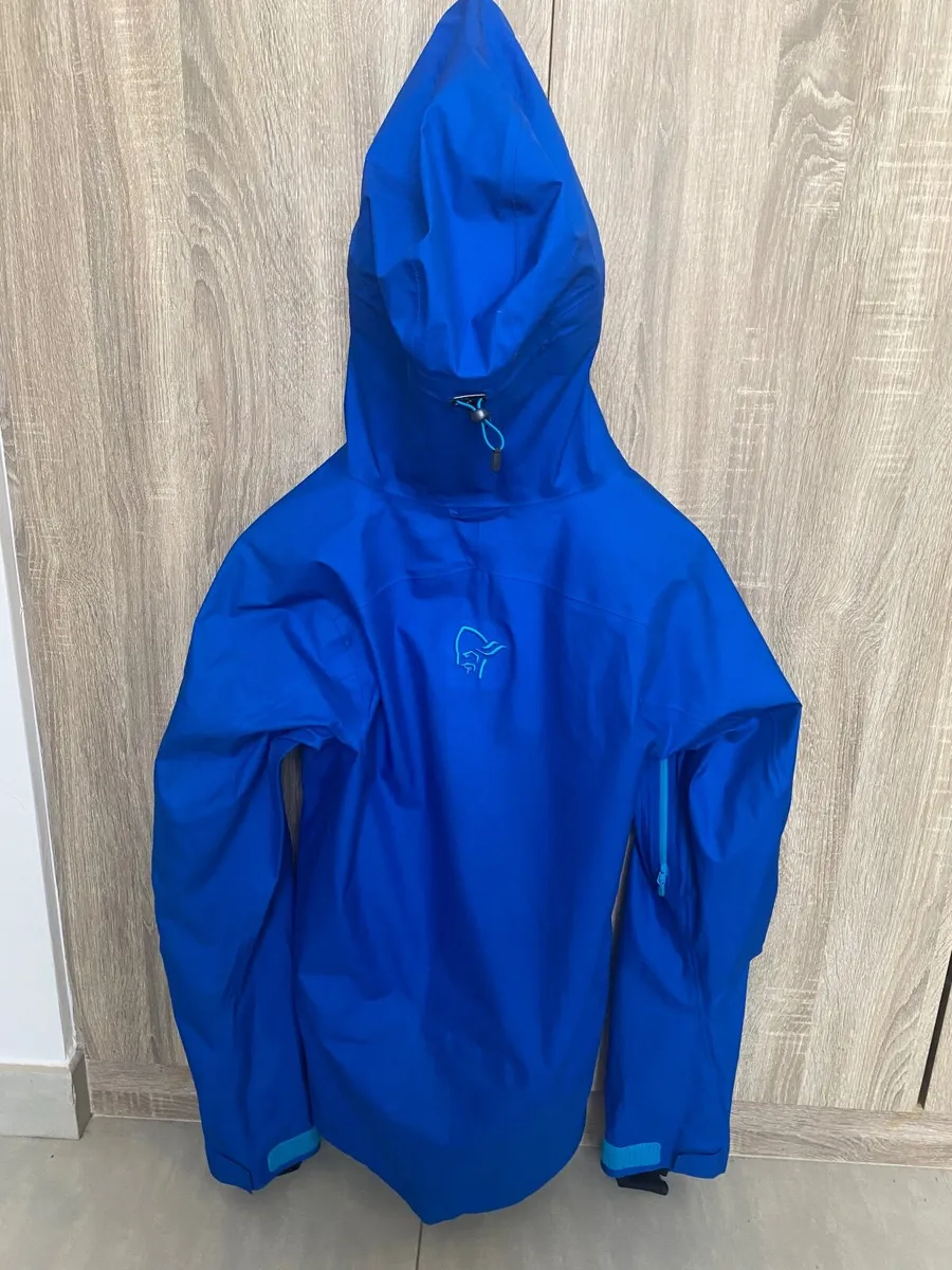 Men’s Norrona Gore-Tex Ski Jacket - Image 4