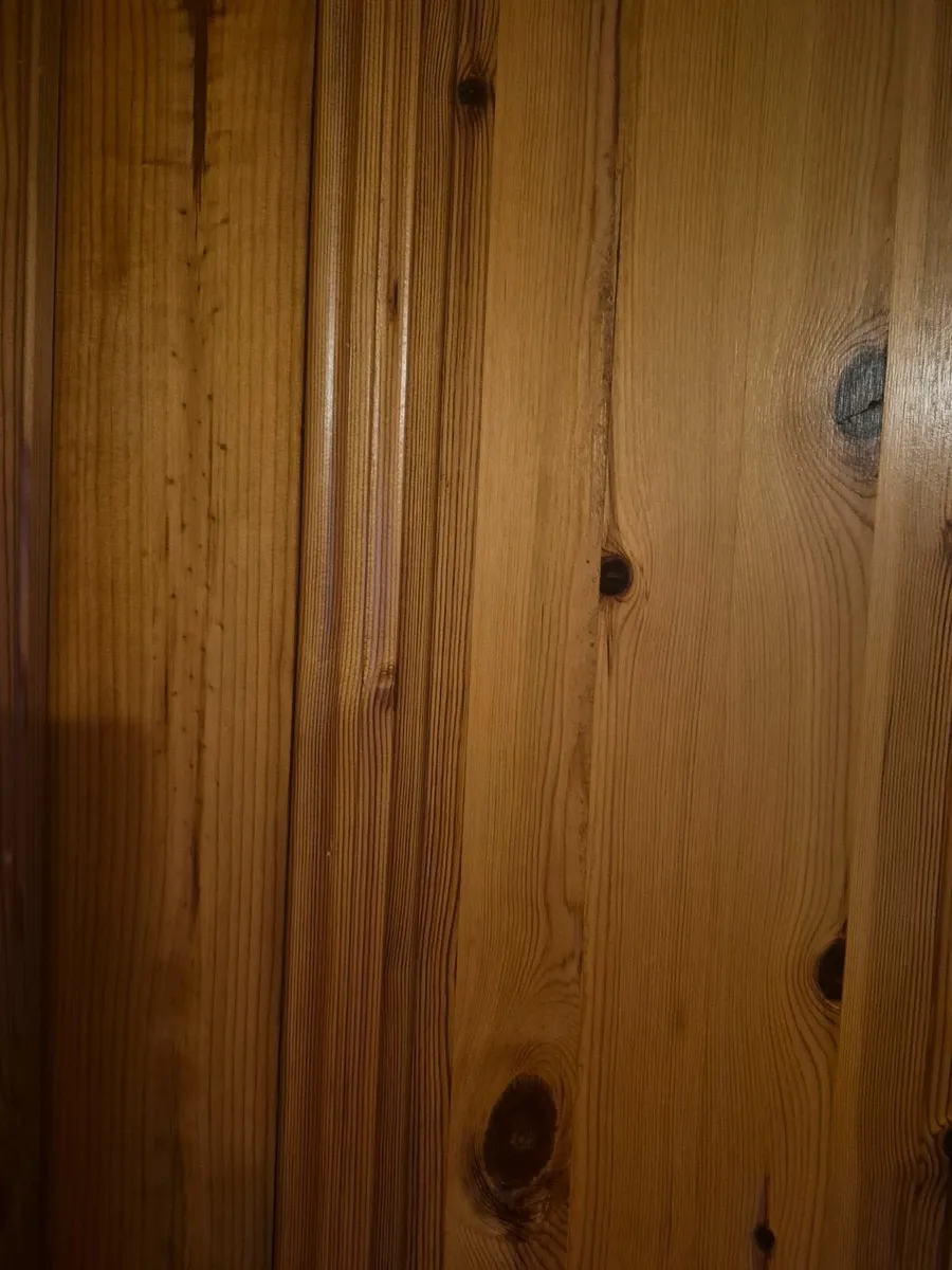 7 solid pine doors with handles and hinges - Image 2