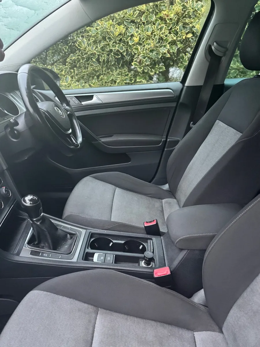 Volkswagen Golf 2013 - Image 2