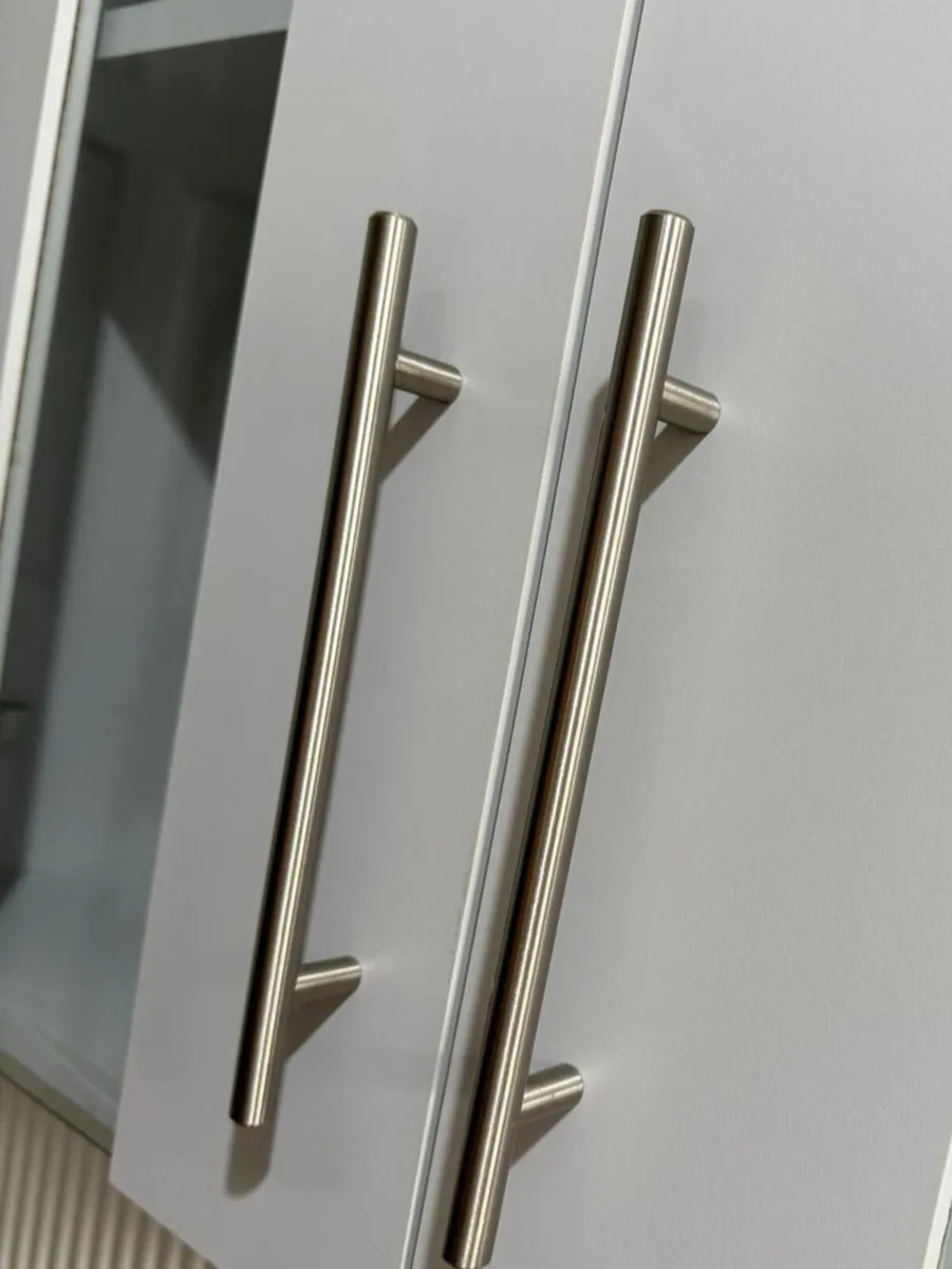 Glass wall units - Image 2