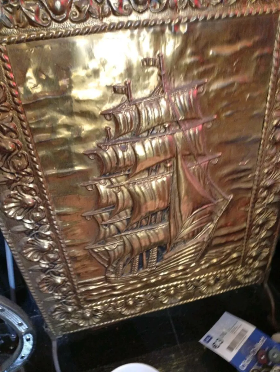 Fire screen and brass coal box - Image 3