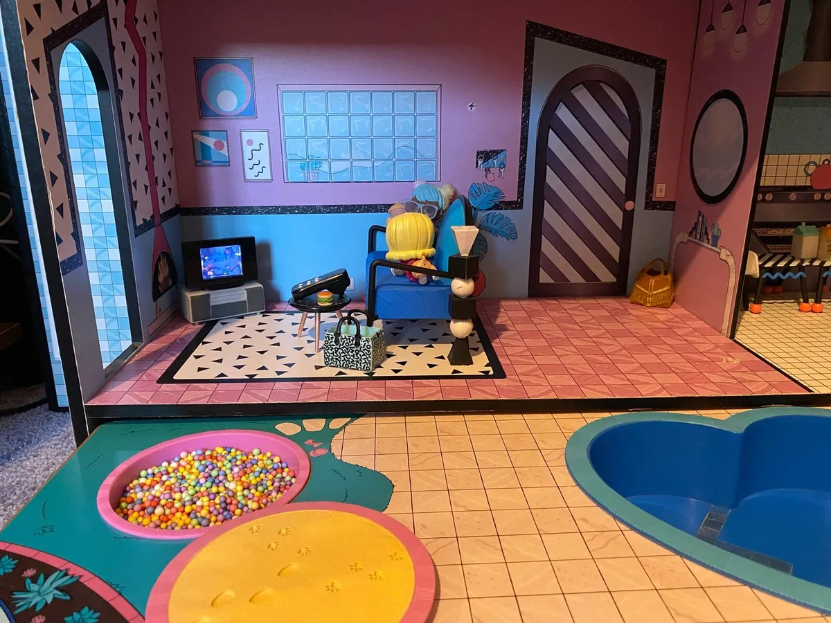 Lol house with accessories - Image 2
