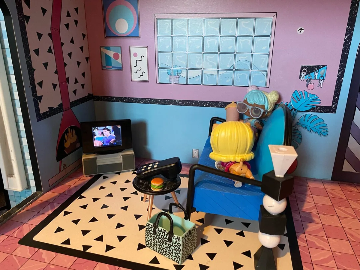 Lol house with accessories - Image 3