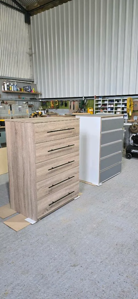 Chest of drawers - Image 1