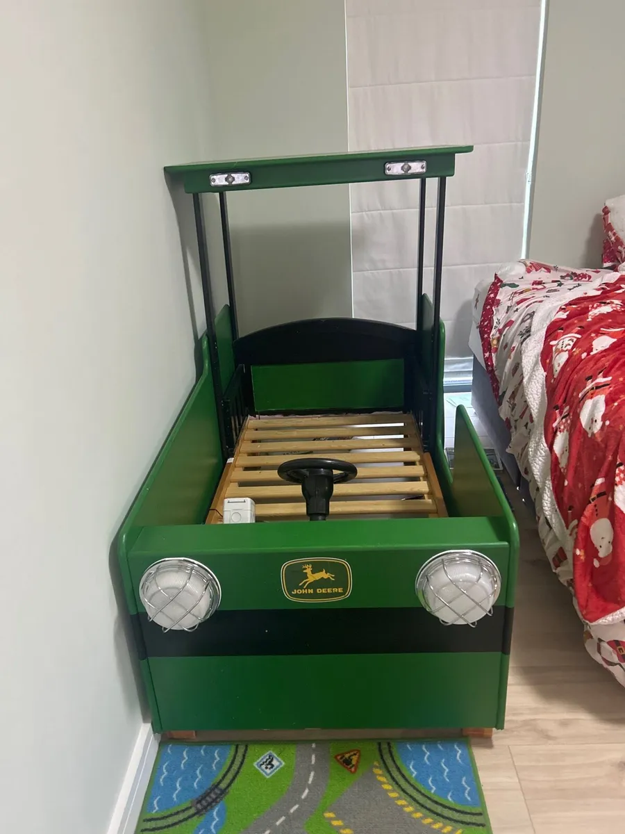 Kids tractor bed - Image 1