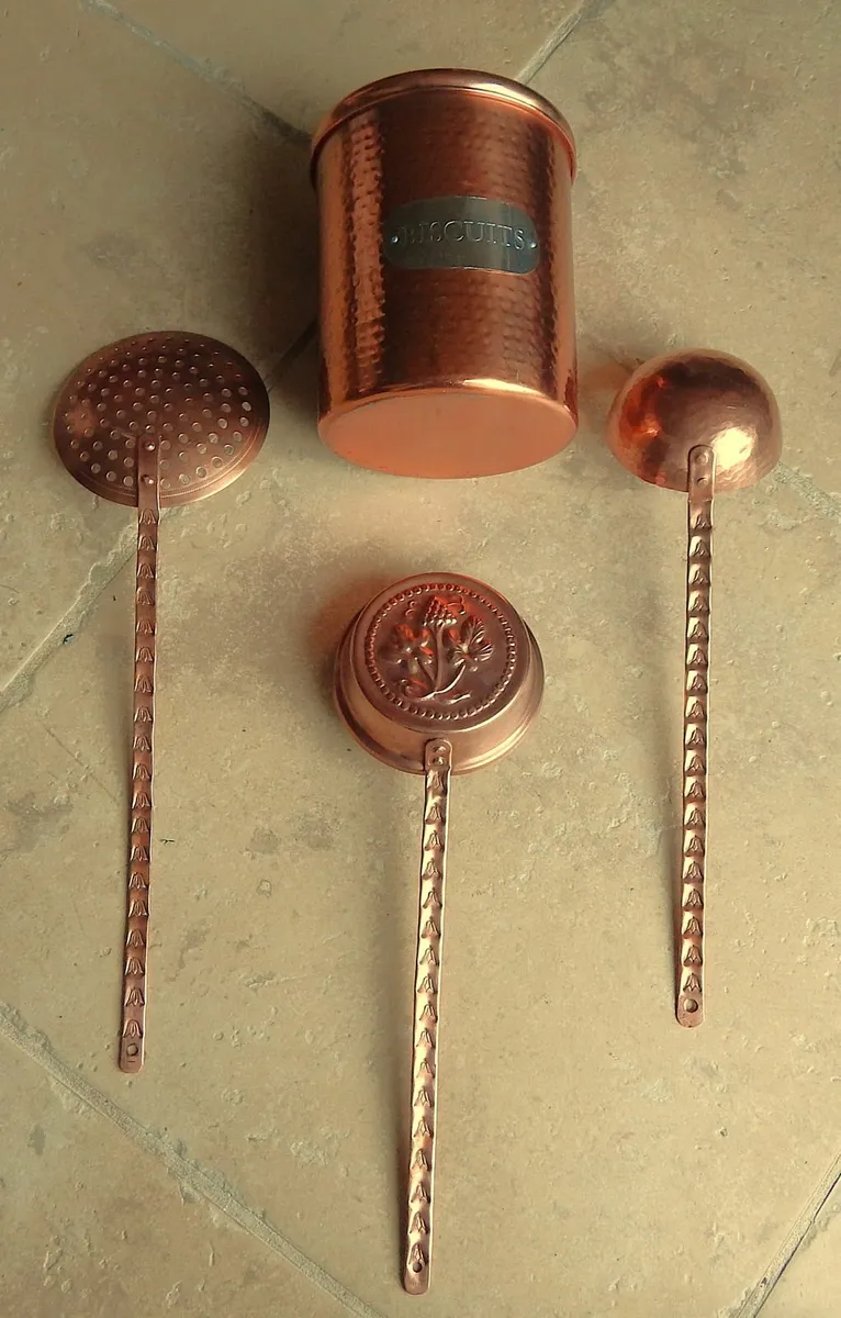 Set of 3 Copper Ladles & Biscuit Tin - Image 2