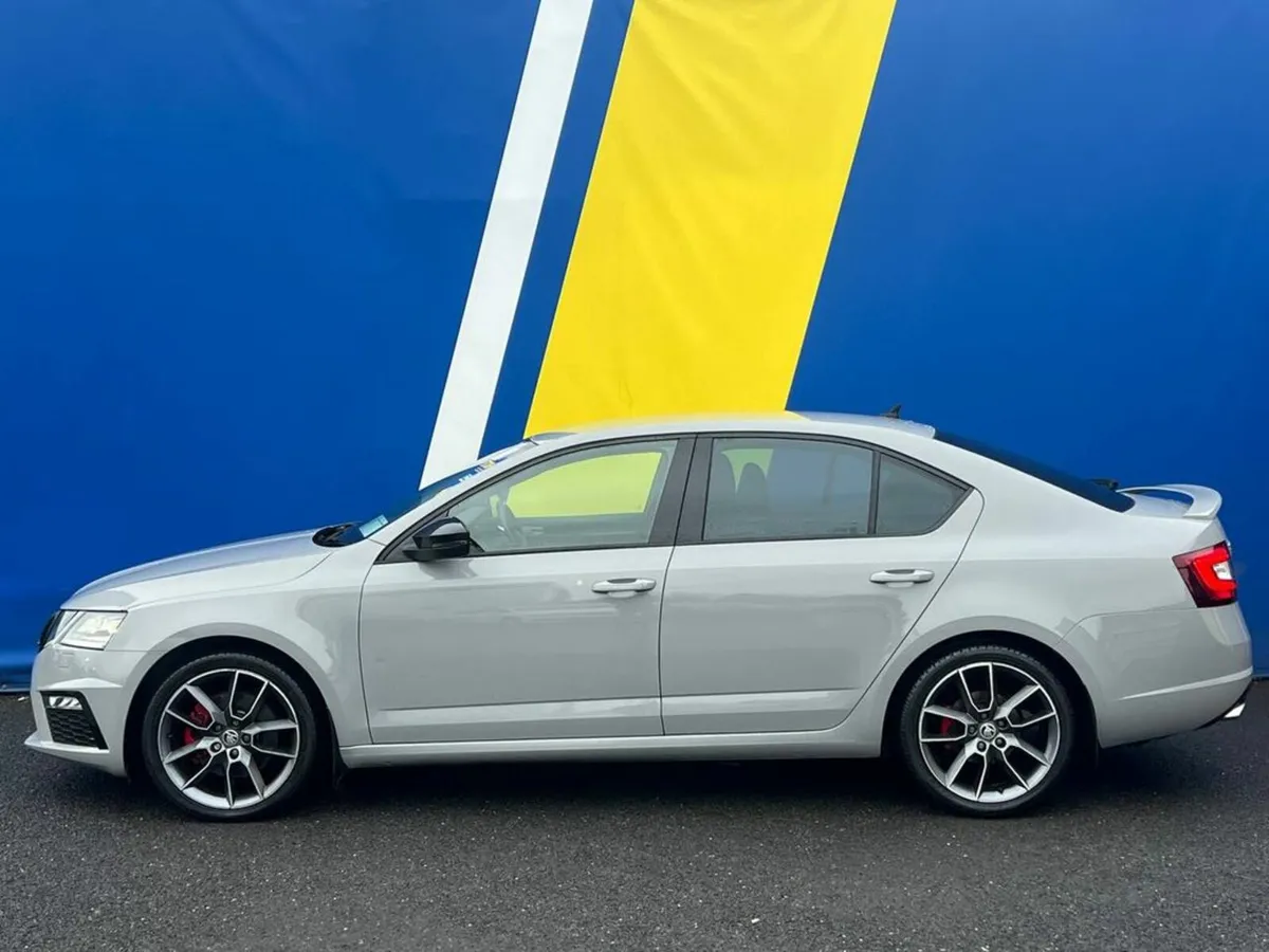 Skoda Octavia VRS 2.0 TDI // VRS HEATED SPORT SEAT - Image 3