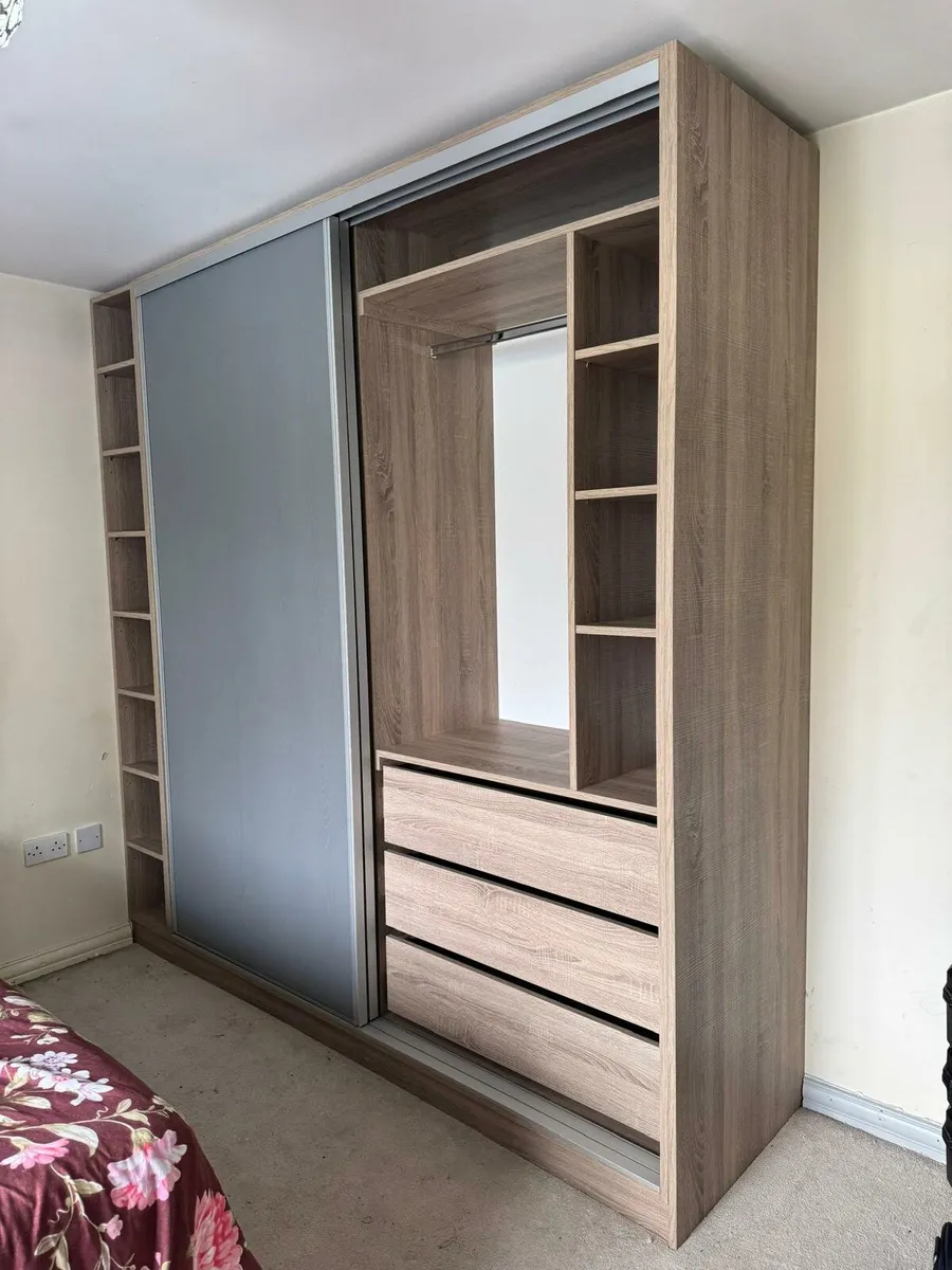 Wardrobe sliding door - Image 1
