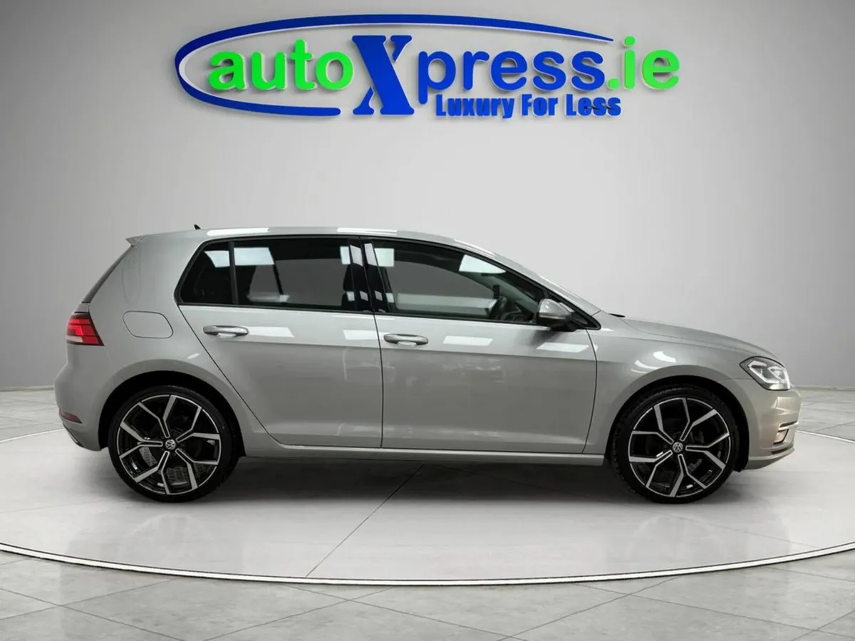 Volkswagen Golf 1.2 TSI Automatic, Reversing camer - Image 3