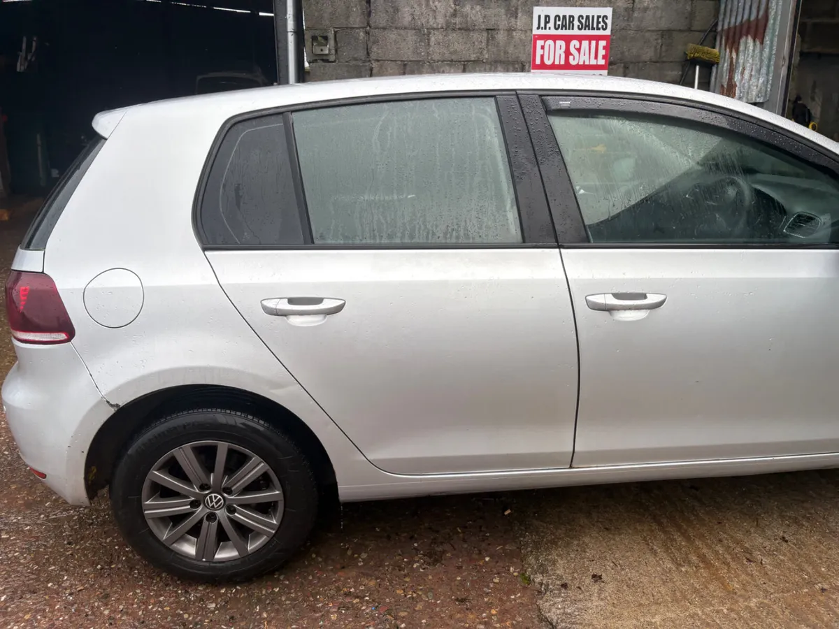 Volkswagen Golf 2011 - Image 2