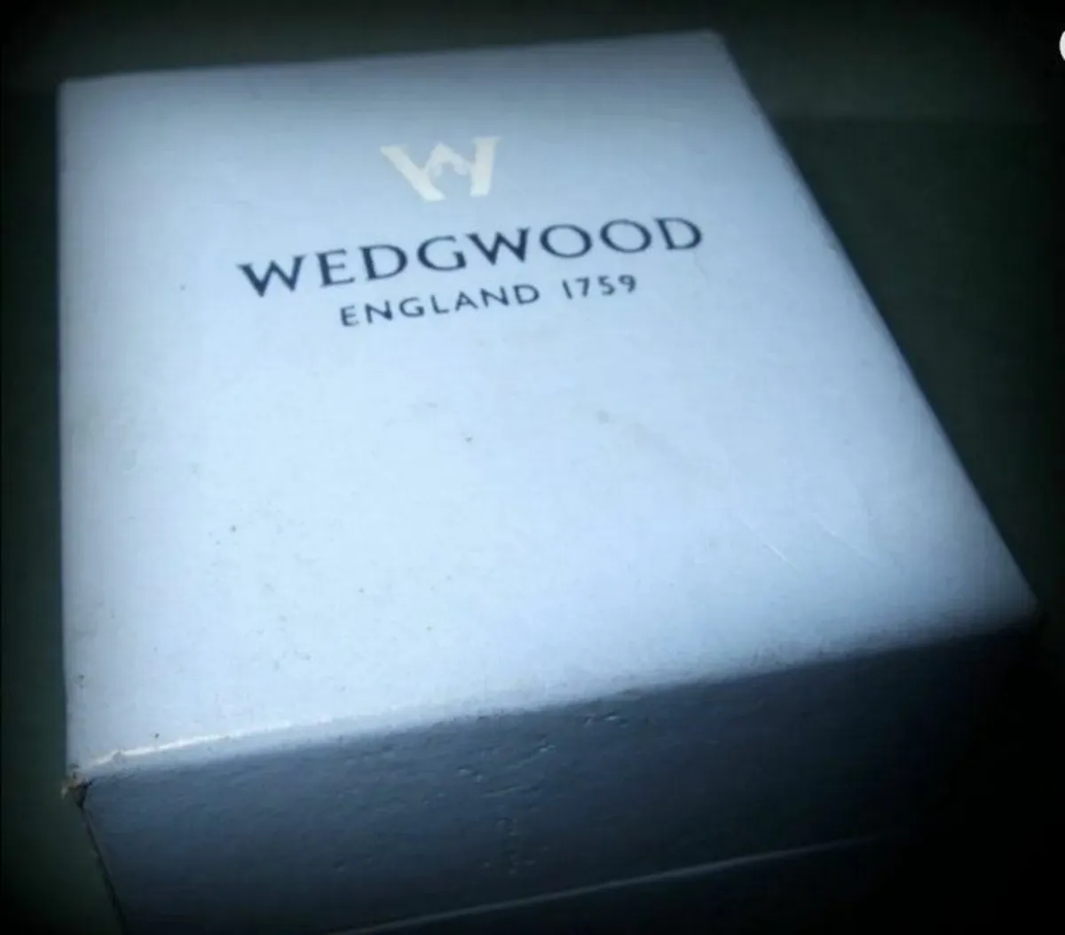 Vintage Authentic Wedgewood Gold Trimmed Tie Pin - Image 3