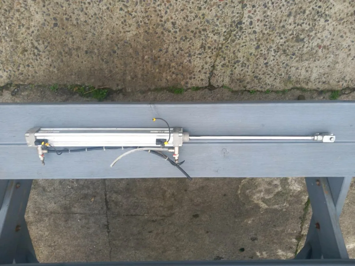 Pneumatic/air ram for sale - Image 2