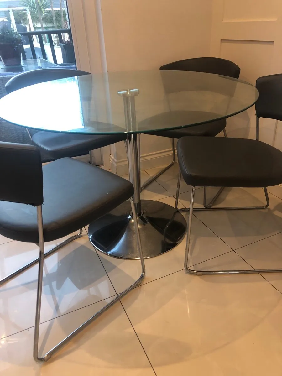Glass table & 4 chairs - Image 1