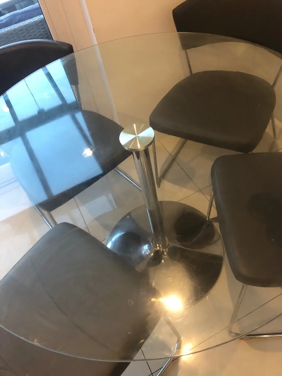 Glass table & 4 chairs - Image 2